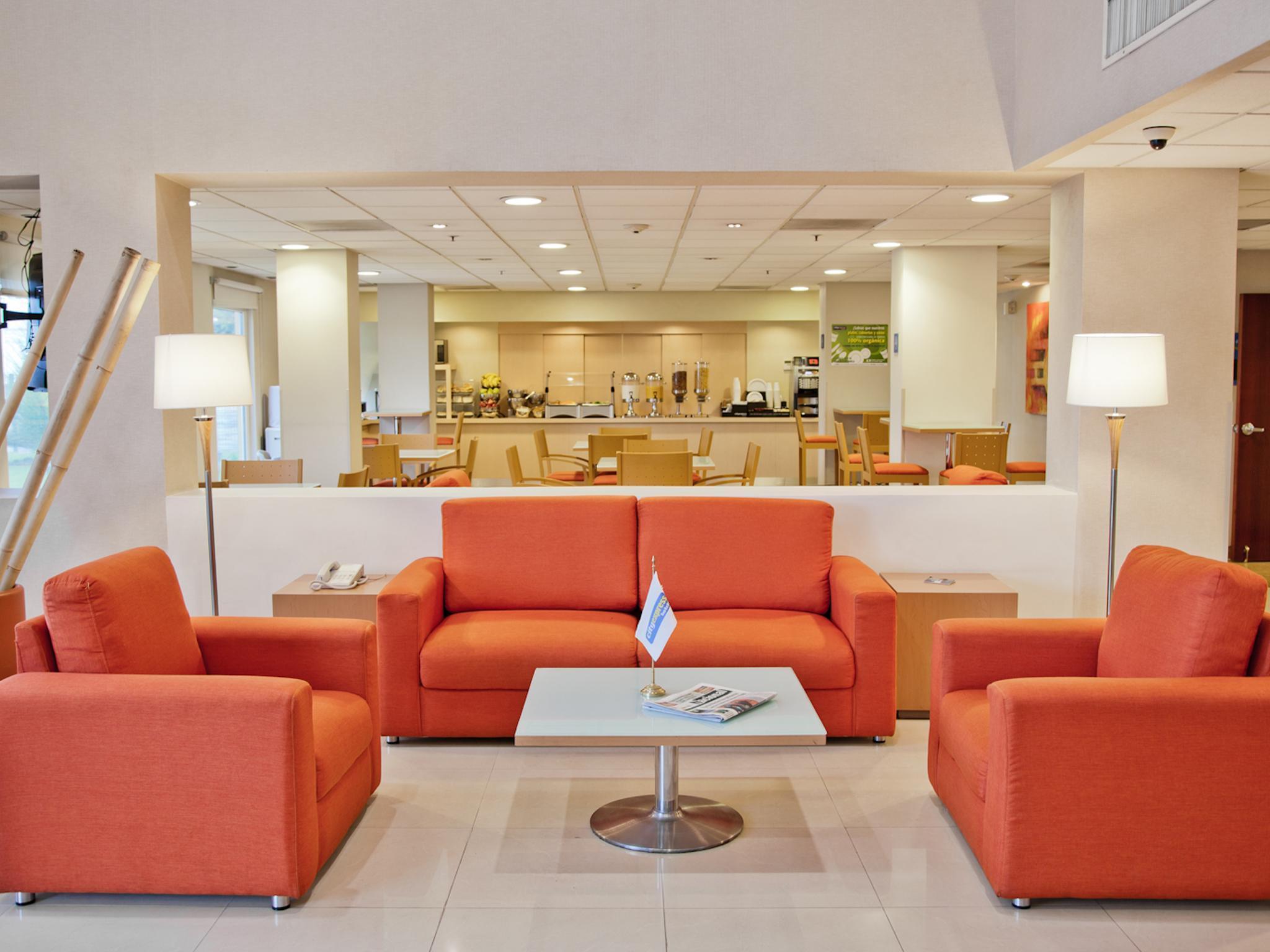 City Express By Marriott Celaya Parque Εξωτερικό φωτογραφία