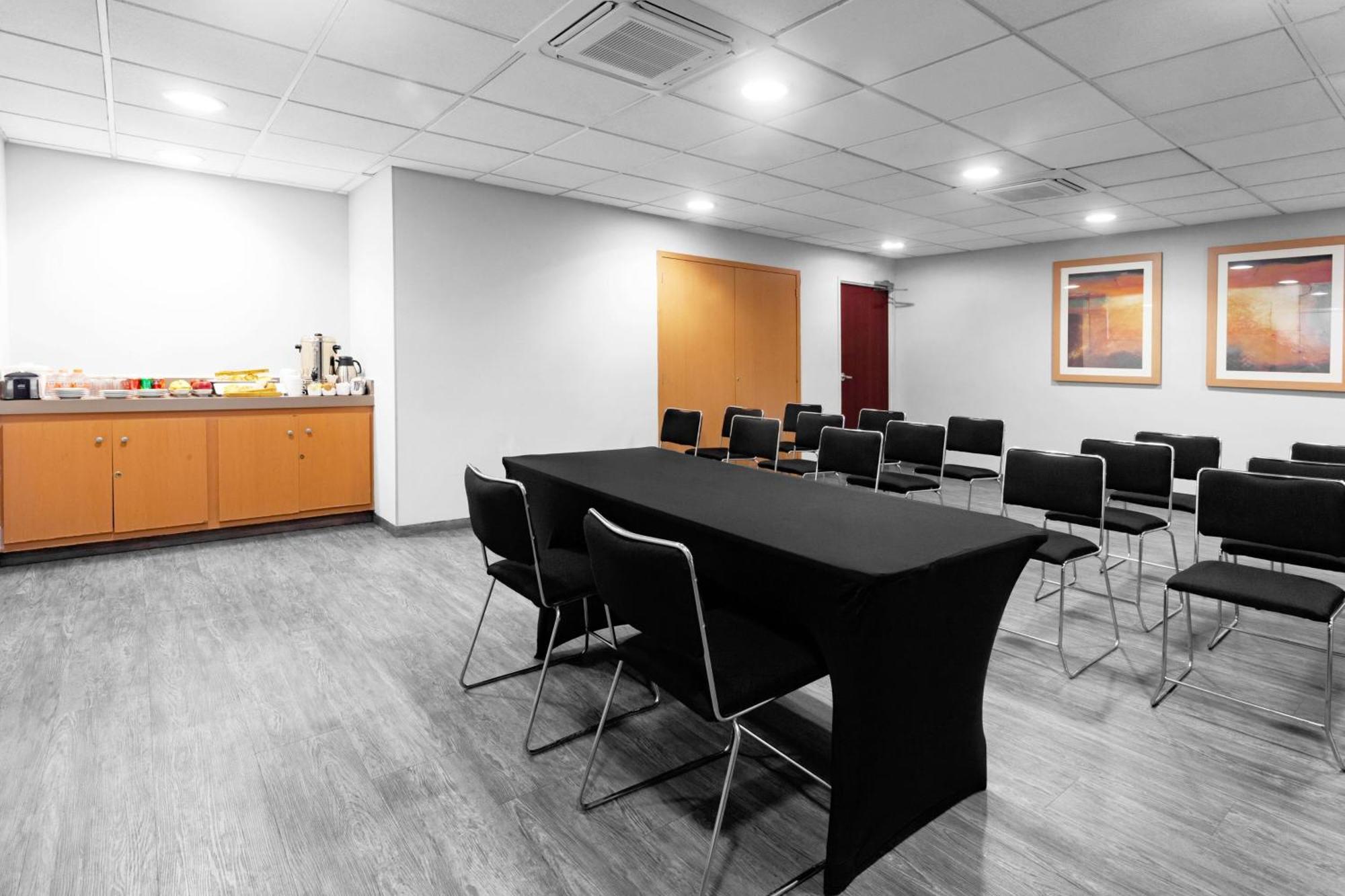 City Express By Marriott Celaya Parque Εξωτερικό φωτογραφία