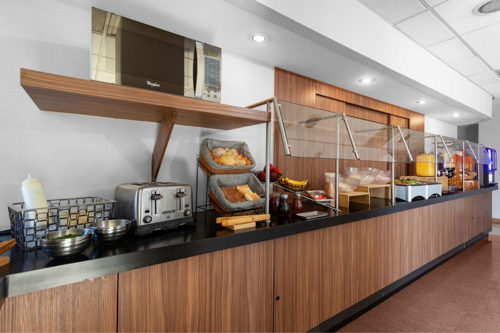 City Express By Marriott Celaya Parque Εξωτερικό φωτογραφία