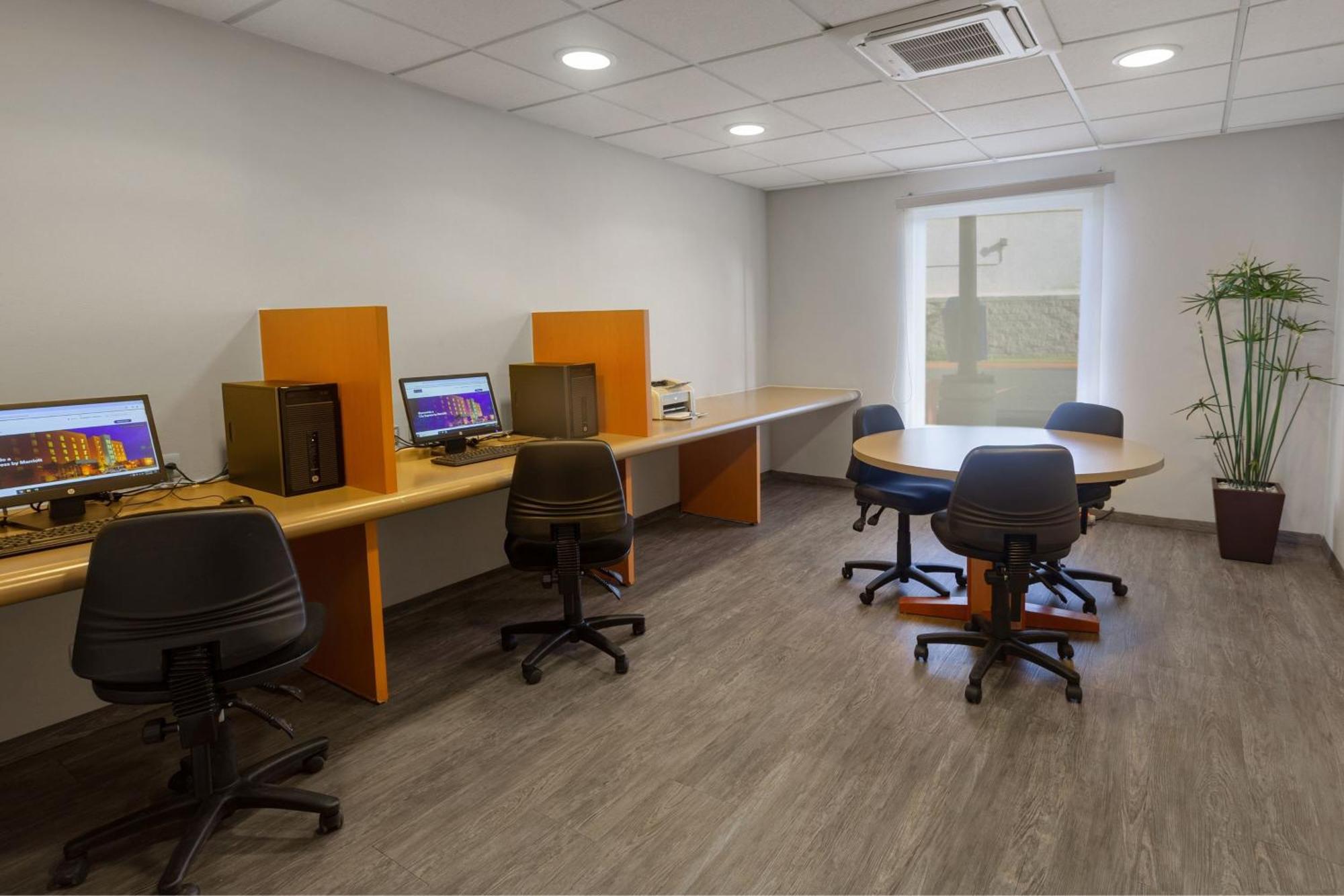 City Express By Marriott Celaya Parque Εξωτερικό φωτογραφία