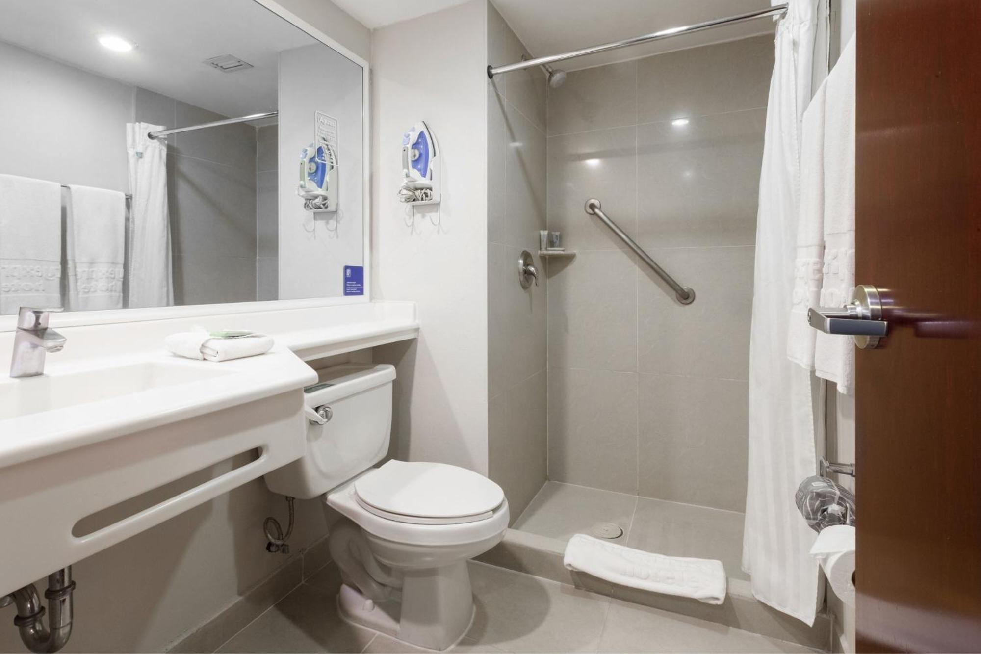 City Express By Marriott Celaya Parque Εξωτερικό φωτογραφία