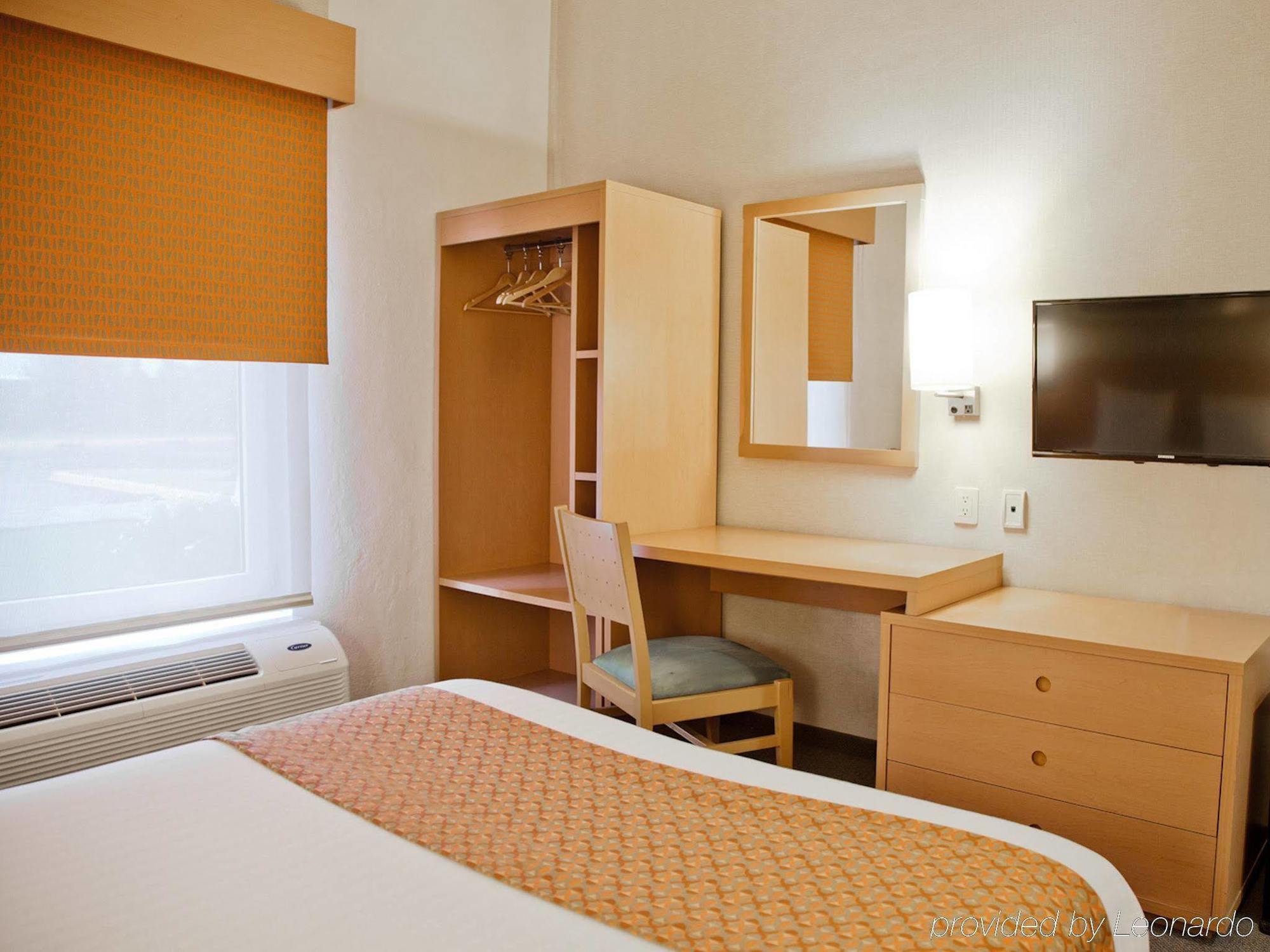City Express By Marriott Celaya Parque Εξωτερικό φωτογραφία